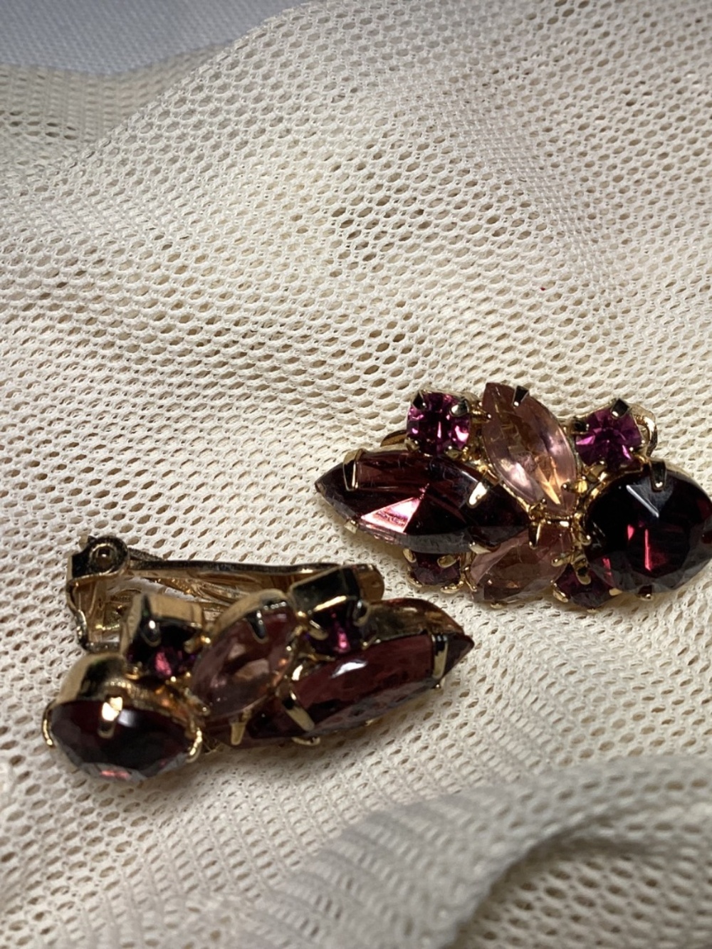 Vintage purple rhinestone clip and earrings stunning Juliana style - Picture 4 of 10